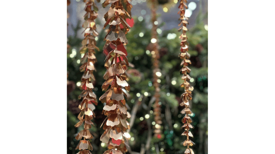 Girlang Leafs gold paper